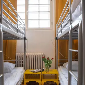 https://new-world-st-hostel.warsawhotelspoland.com